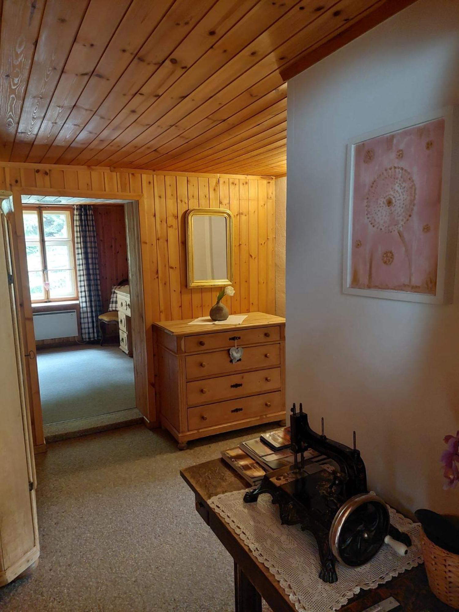 Haus La Punt, Savognin Apartment Rona Bilik gambar